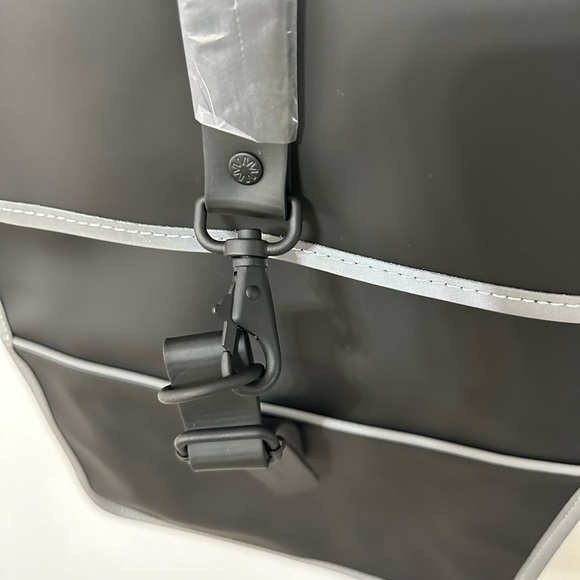 Rains black reflective waterproof backpack - Picture 4 of 9